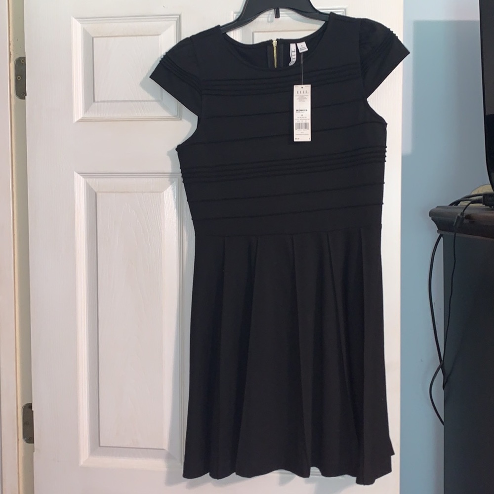 Elle Brand new cute little black dress with style !! Never worn